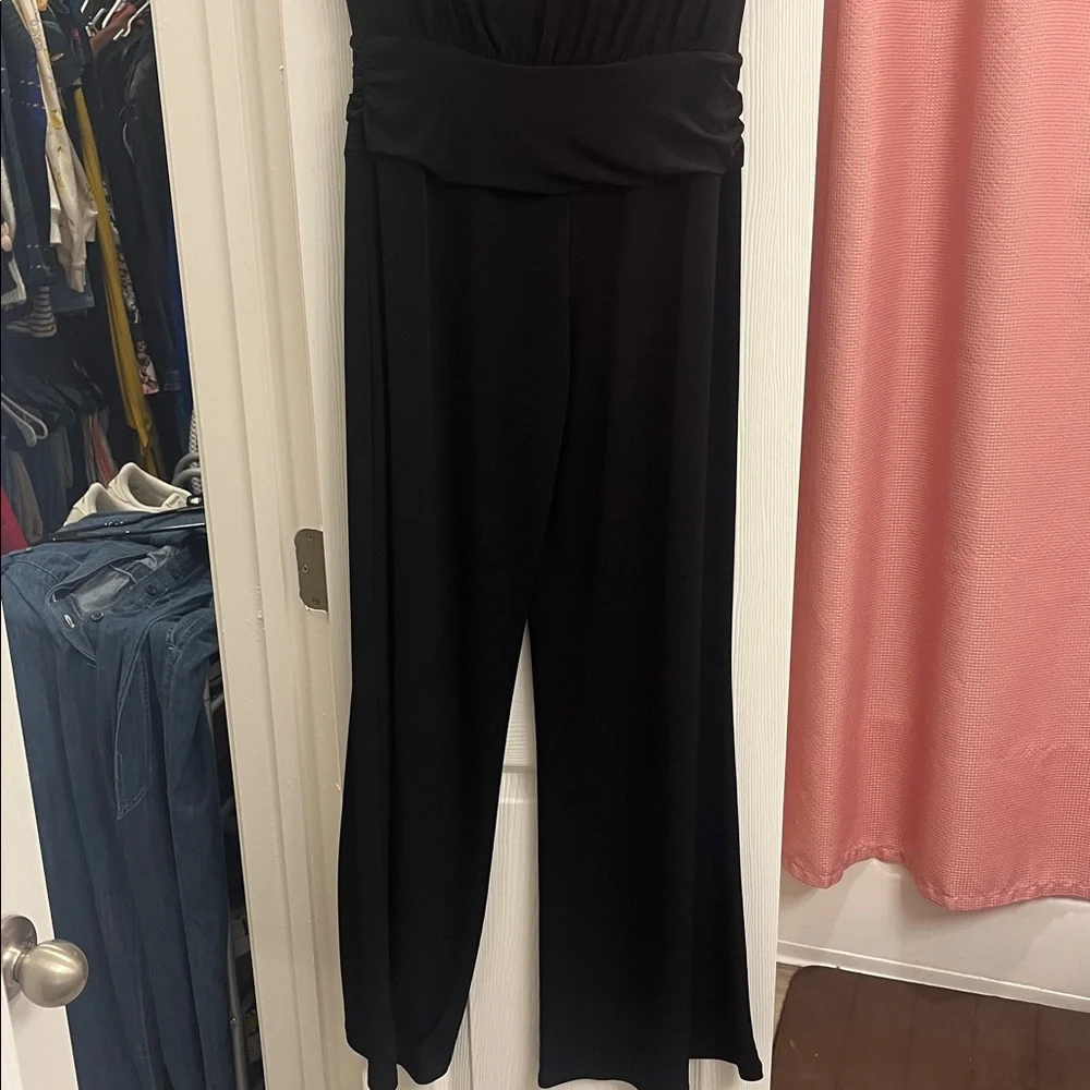 Elegant Black Strapless Romper - Picture 4 of 4